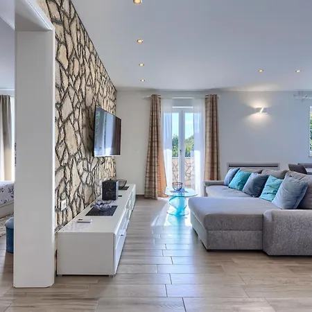 Veronica By Interhome Labin (Istria)