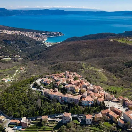 Nyaraló Veronica By Interhome Labin